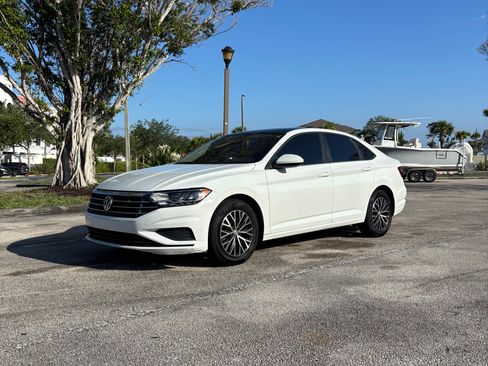 Used 2020 Volkswagen Jetta SE w/ SE Cold Weather Package FWD image 1