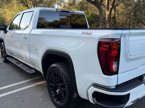 Used 2023 GMC Sierra 1500 Elevation w/ Preferred Package image 9