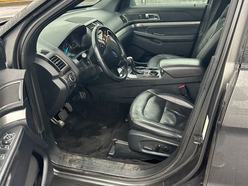 Used 2019 Ford Explorer XLT w/ Equipment Group 201A image 4
