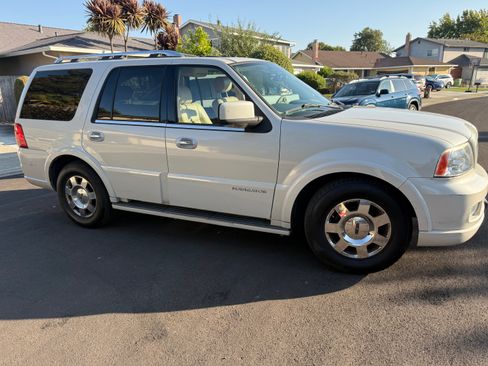 Used 2006 Lincoln Navigator Luxury AWD/4WD image 10