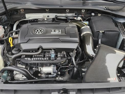 Used 2017 Volkswagen Golf R 4-Door image 21