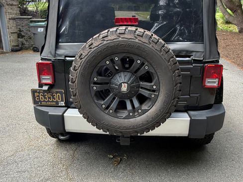 Used 2015 Jeep Wrangler Unlimited Sahara w/ Connectivity Group AWD/4WD image 6