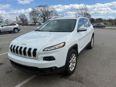 Used 2015 Jeep Cherokee Latitude w/ Comfort/Convenience Group image 8