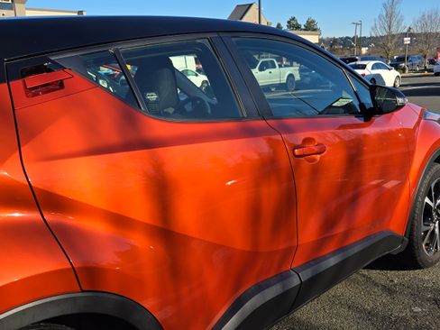 Used 2020 Toyota C-HR XLE Sport Utility 4D image 6