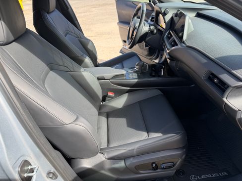 Used 2025 Lexus UX 300h FWD image 14