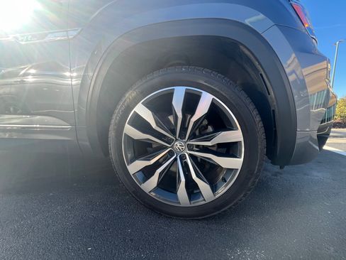 Used 2019 Volkswagen Atlas SE w/ Towing Package image 4