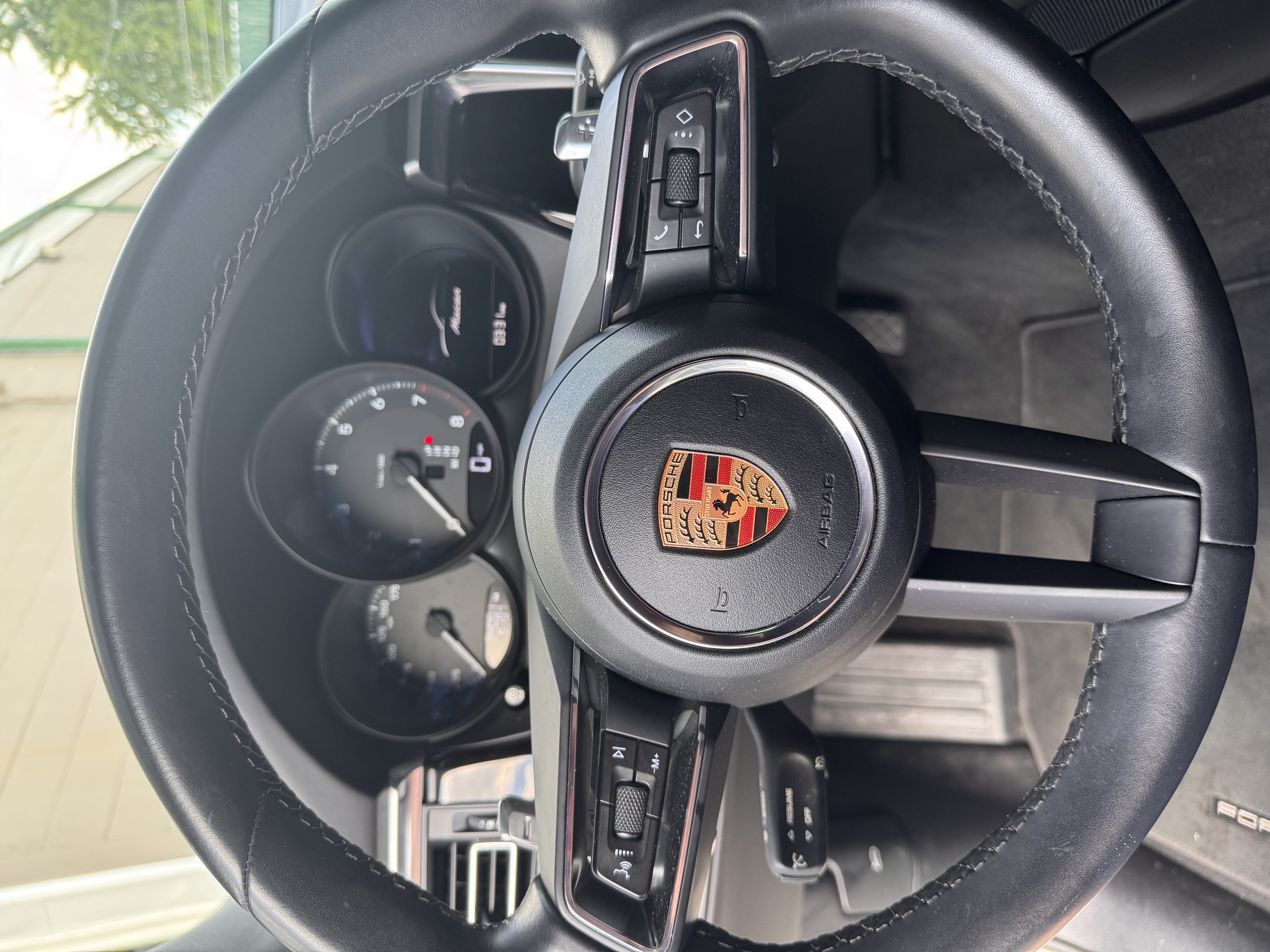 Used 2022 Porsche Macan AWD/4WD image 5
