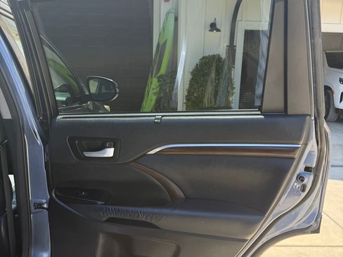 Used 2014 Toyota Highlander Limited AWD/4WD image 18
