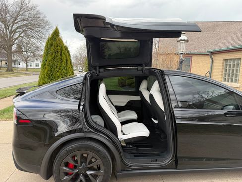 Used 2023 Tesla Model X Plaid image 18