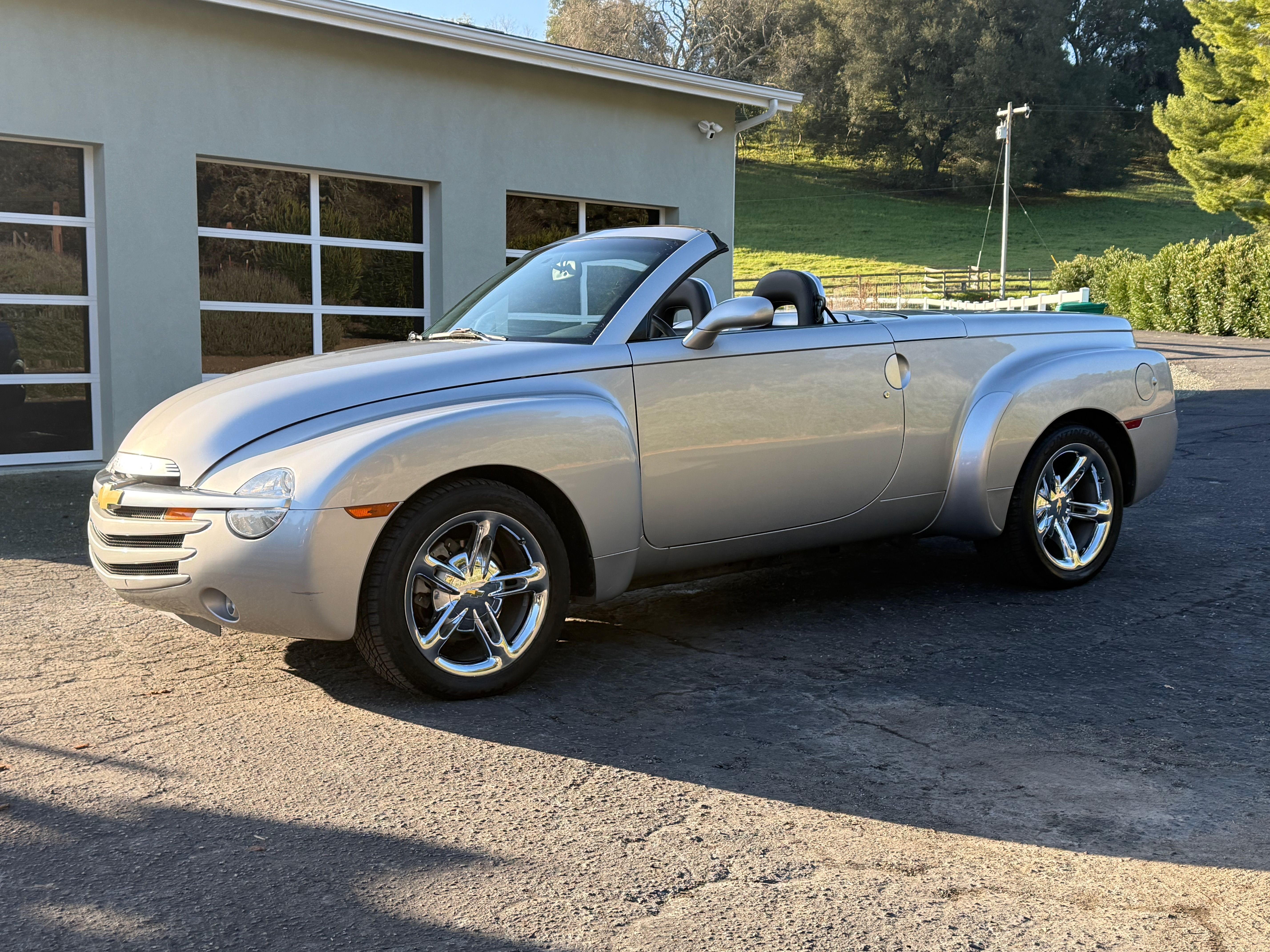 Used 2005 Chevrolet SSR w/ Preferred Equipment Group RWD image 8
