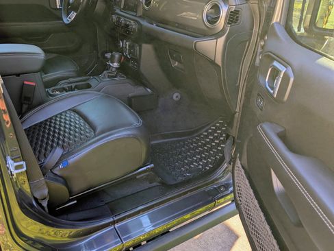 Used 2021 Jeep Gladiator Overland image 9