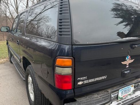 Used 2004 Chevrolet Suburban LT w/ Preferred Equipment Group image 4