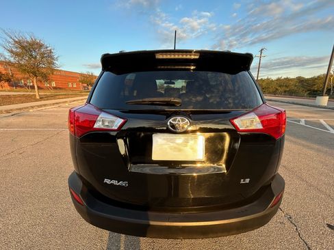 Used 2015 Toyota RAV4 LE image 8