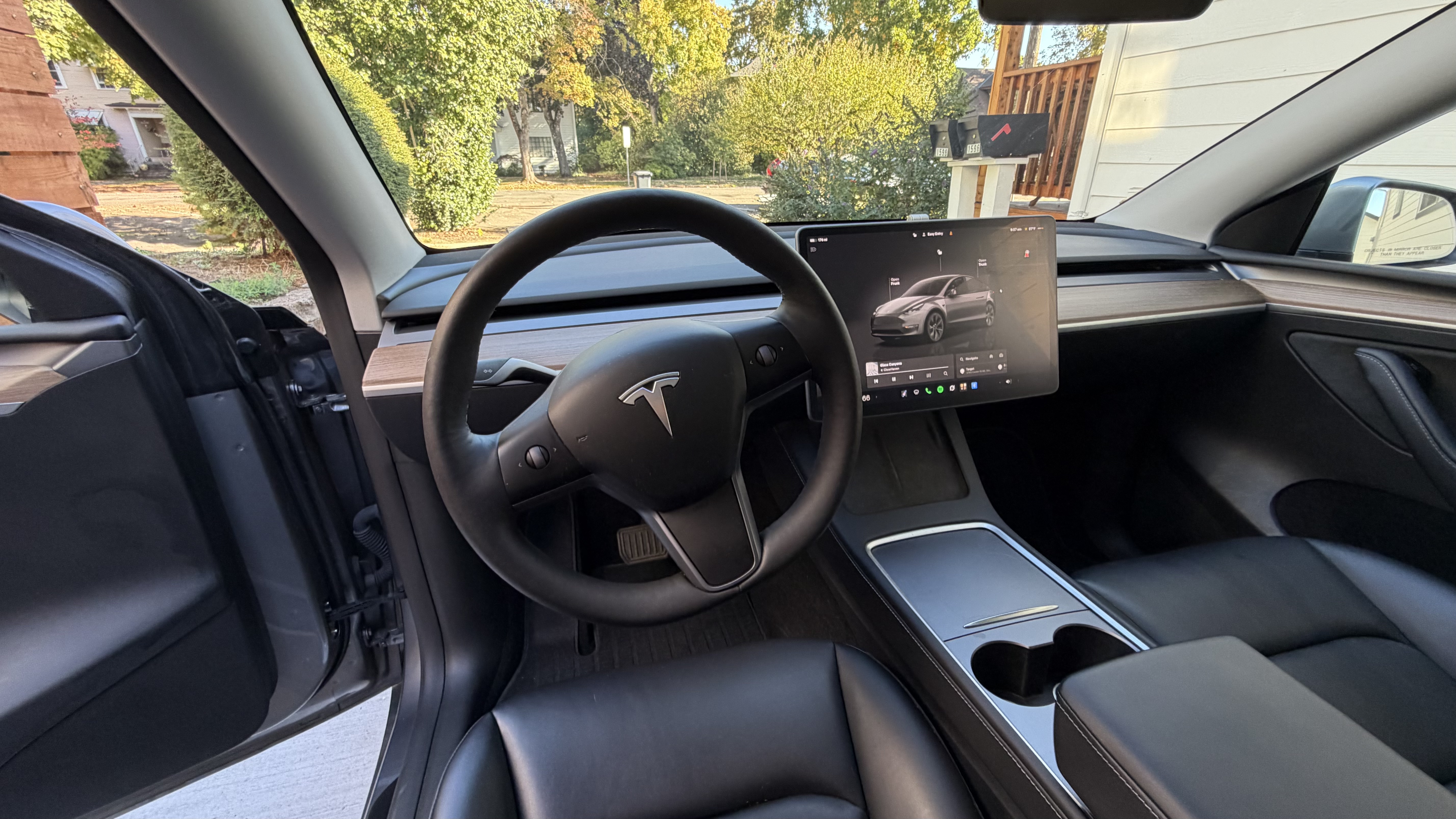 Used 2025 Tesla Model Y Long Range AWD/4WD image 18
