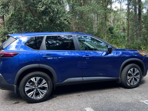 Used 2022 Nissan Rogue SV AWD/4WD image 2