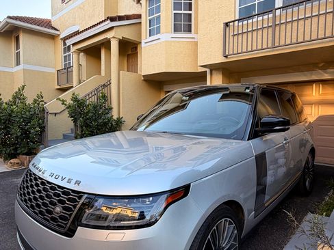 Used 2020 Land Rover Range Rover HSE image 9