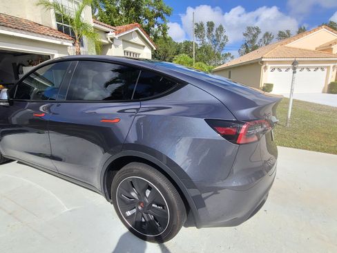 Used 2023 Tesla Model Y Long Range image 10