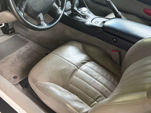 Used 2002 Chevrolet Corvette Coupe RWD image 8