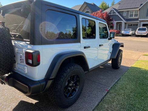 Used 2024 Jeep Wrangler Unlimited Sport AWD/4WD image 10