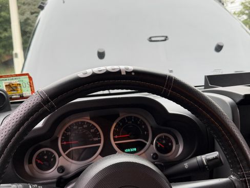 Used 2010 Jeep Wrangler Unlimited Sport AWD/4WD image 16