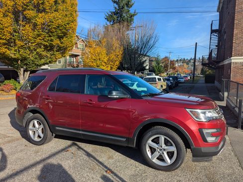 Used 2017 Ford Explorer XLT w/ Equipment Group 202A image 1