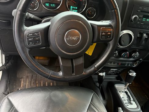 Used 2016 Jeep Wrangler Sahara w/ Connectivity Group image 16