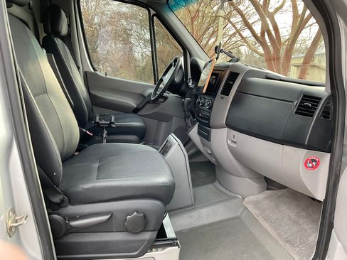 Used 2008 Dodge Sprinter 2500 image 12