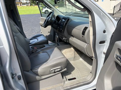 Used 2011 Nissan Frontier SL RWD image 15