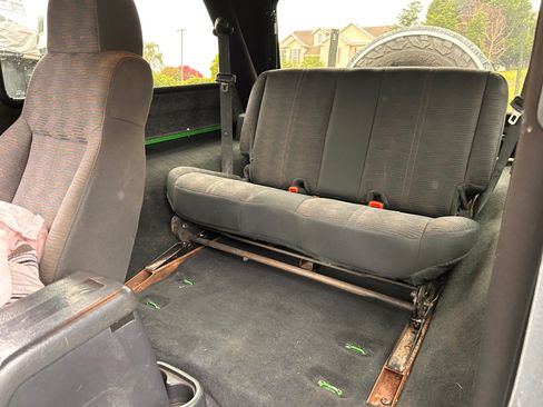 Used 2004 Jeep Wrangler 4WD image 9