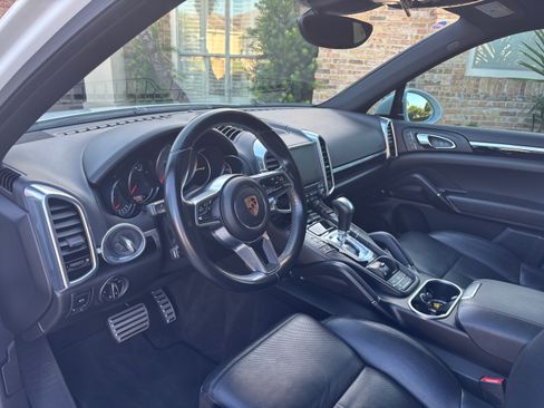 Used 2017 Porsche Cayenne S image 8