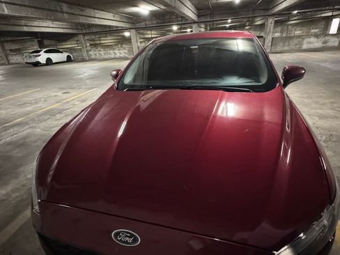Used 2018 Ford Fusion SE w/ Equipment Group 201A FWD image 5