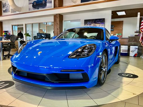 Used 2025 Porsche 718 Cayman GT4 image 9