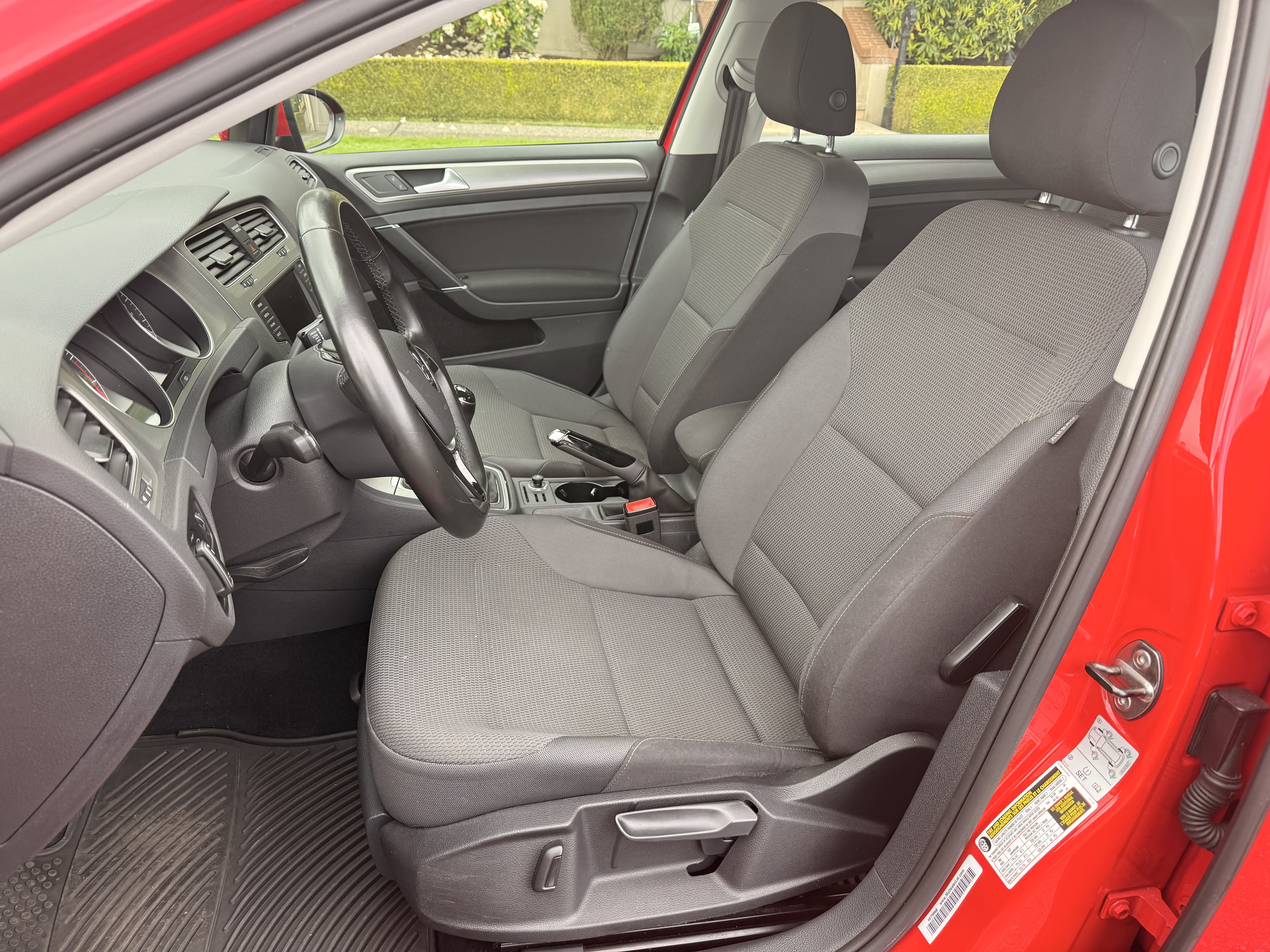 Used 2016 Volkswagen Golf S FWD image 14