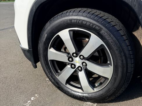 Used 2019 Chevrolet Traverse LT w/ LT Premium Package image 6