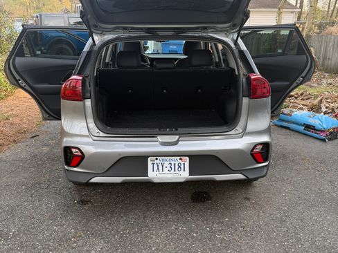 Used 2022 Kia Niro EX Premium FWD image 6