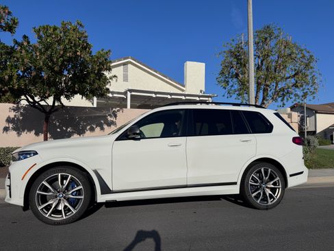 Used 2021 BMW X7 M50i image 4