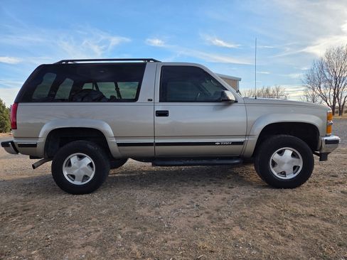 Used 1999 Chevrolet Tahoe 4WD 2-Door w/ Preferred Equipment Group image 4