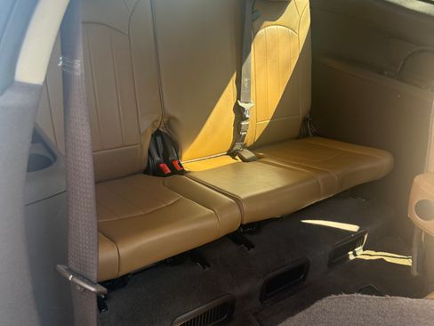 Used 2013 Buick Enclave Leather FWD image 4