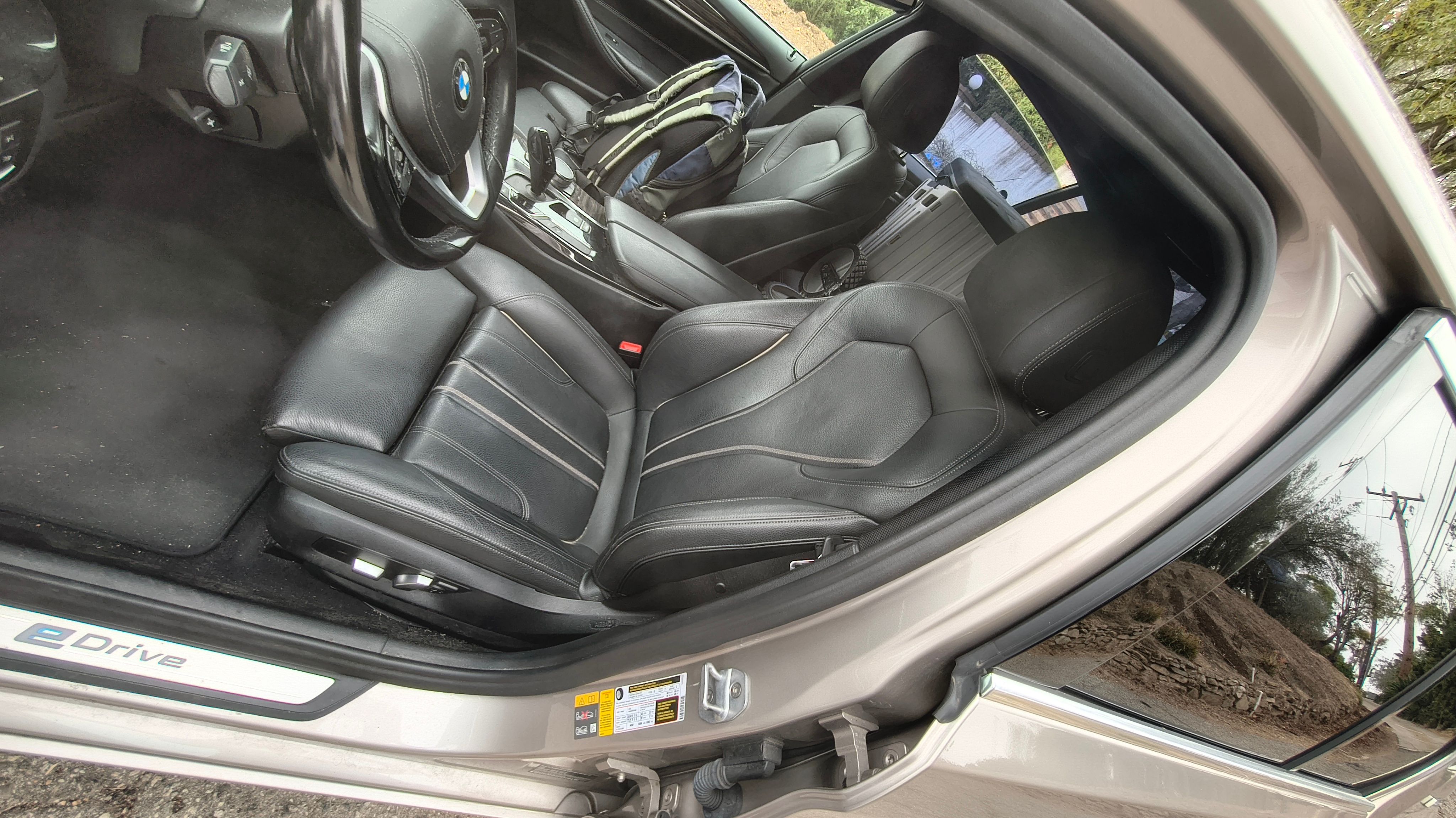 Used 2019 BMW 530e w/ Convenience Package RWD image 17