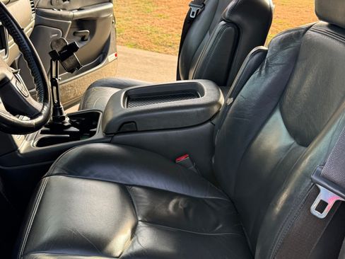 Used 2005 GMC Sierra 2500 SLT w/ Heavy-Duty Power Package image 22