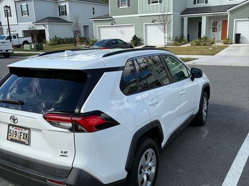 Used 2021 Toyota RAV4 LE image 9