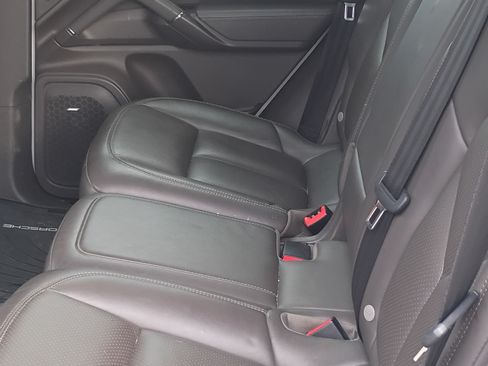 Used 2016 Porsche Cayenne S image 6