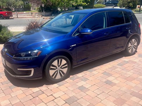 Used 2019 Volkswagen e-Golf SE w/ Driver Assistance Package FWD image 5