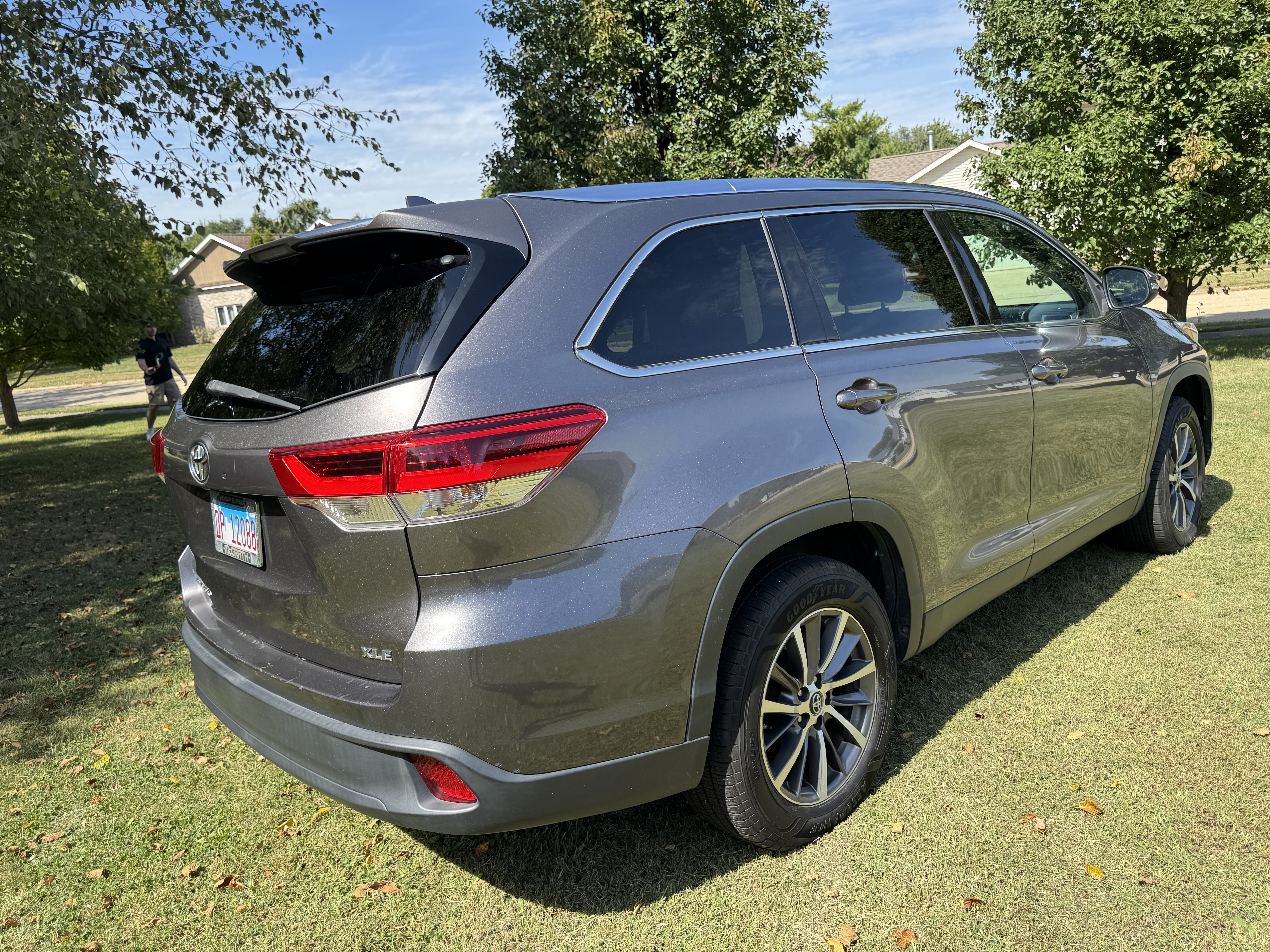 Used 2019 Toyota Highlander XLE FWD image 5