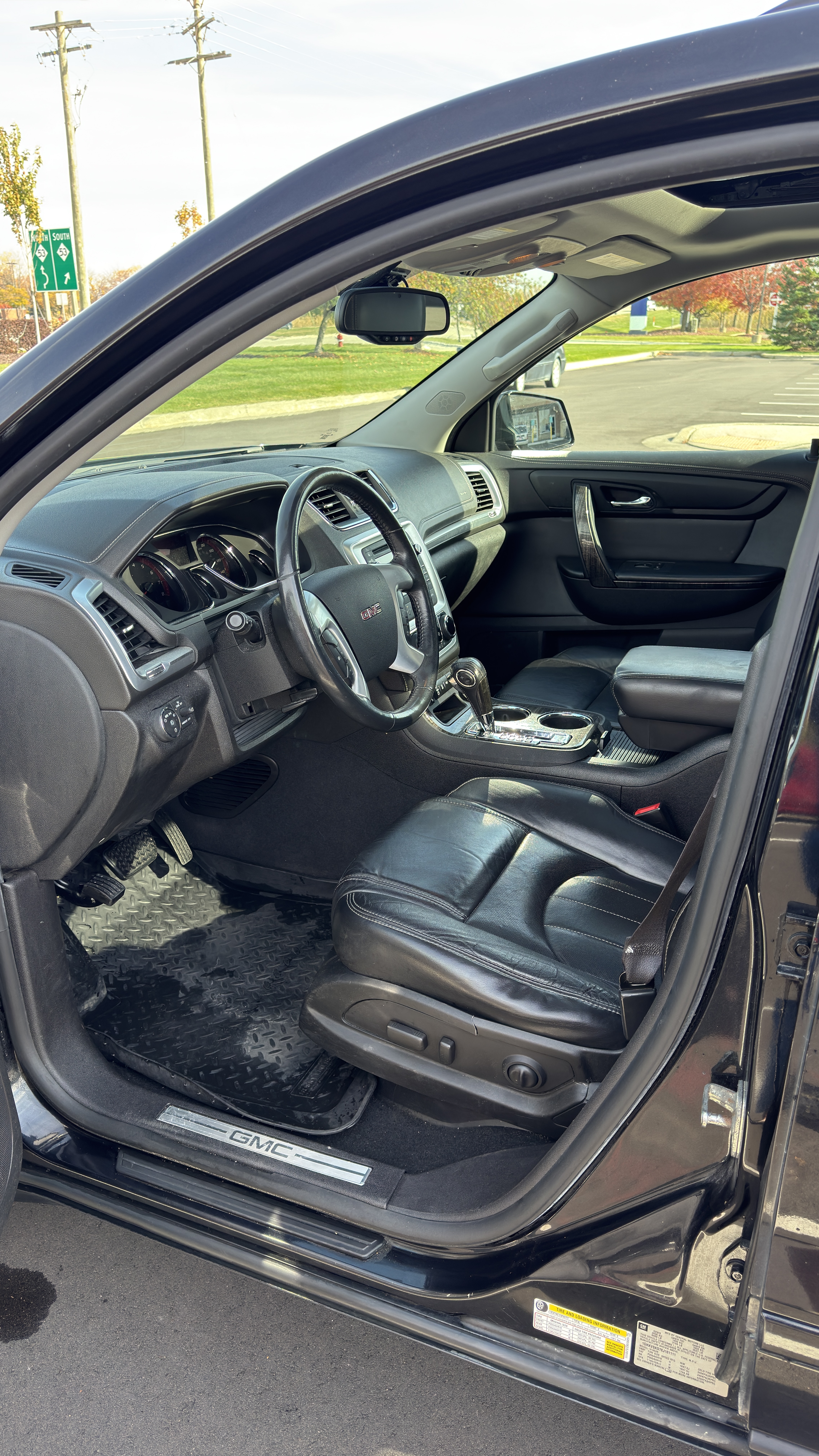 Used 2014 GMC Acadia SLT w/ Technology Package AWD/4WD image 4