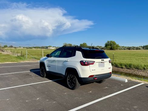 Used 2019 Jeep Compass Trailhawk AWD/4WD image 2
