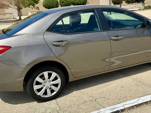 Used 2017 Toyota Corolla LE w/ Carpet Mat Package (TMS) FWD image 5