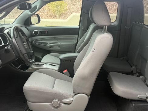 Used 2012 Toyota Tacoma PreRunner w/ SR5 Pkg RWD image 4