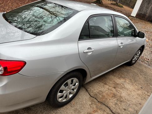 Used 2011 Toyota Corolla LE image 5