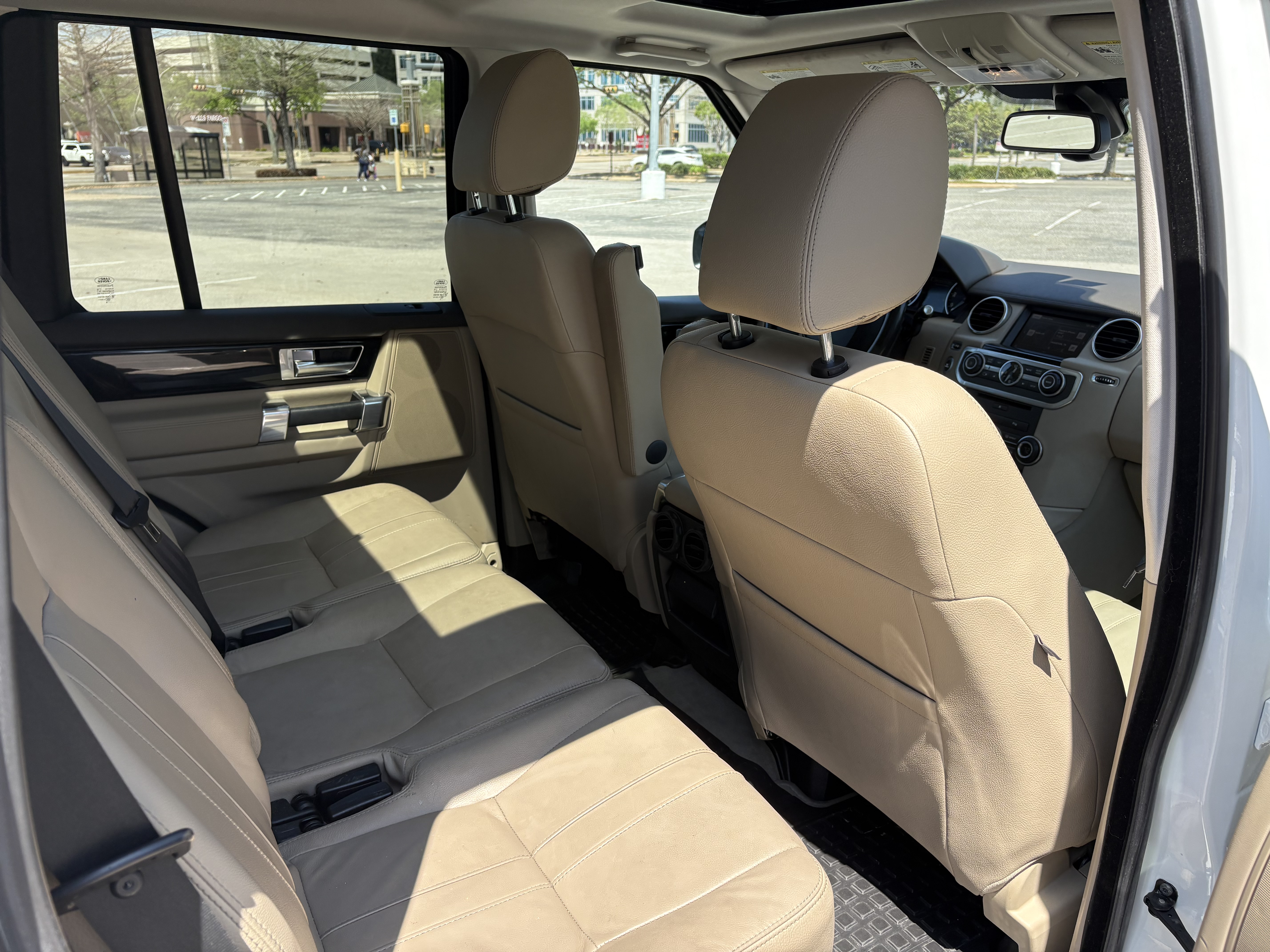 Used 2016 Land Rover LR4 HSE Silver Edition AWD/4WD image 10